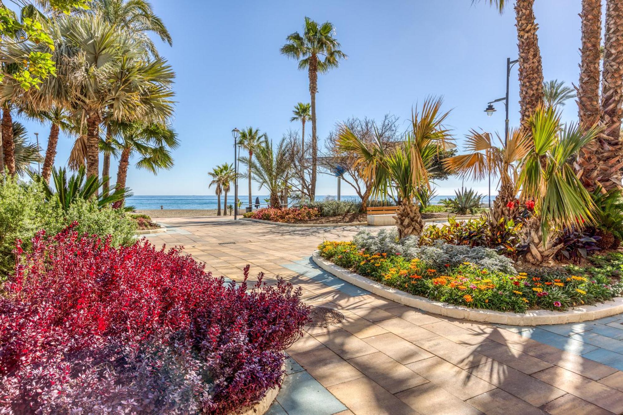 Hanami Plaza Abc Estepona Exteriér fotografie