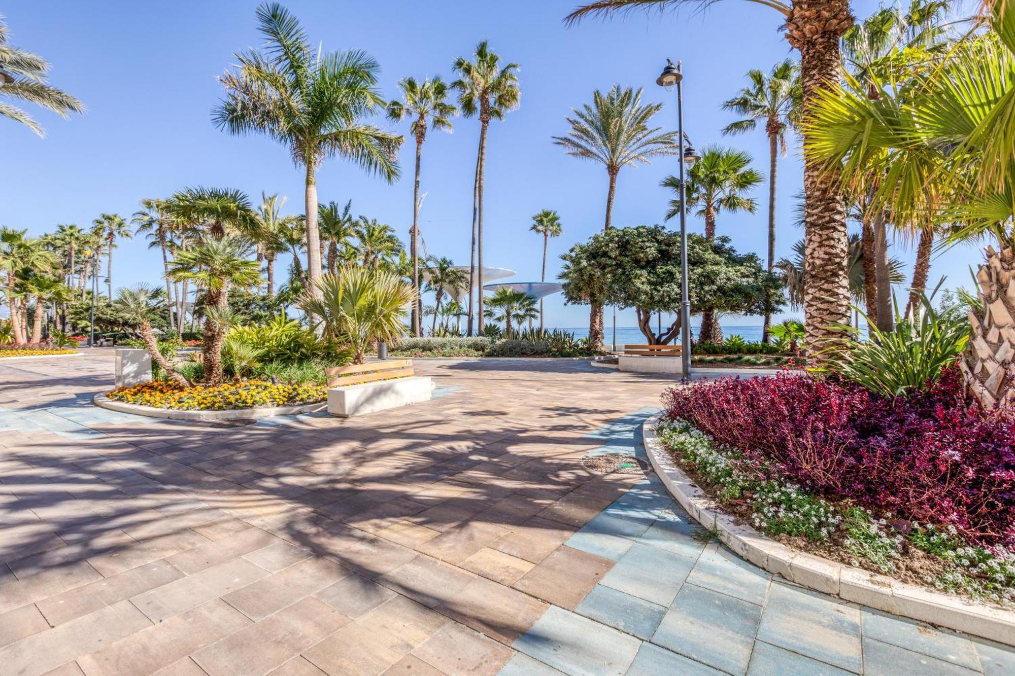 Hanami Plaza Abc Estepona Exteriér fotografie